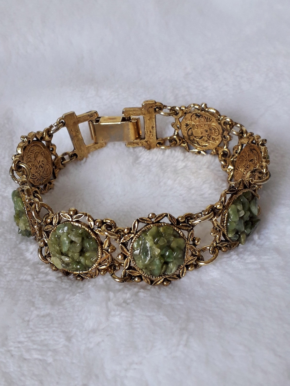 Vintage 1970's Jem Jade Chip Gold Tone Bracelet